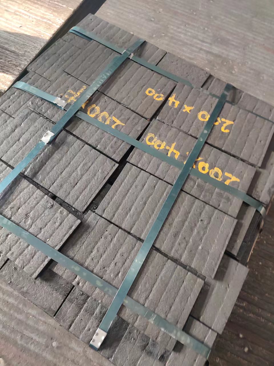 广西堆焊耐磨板耐磨钢板
