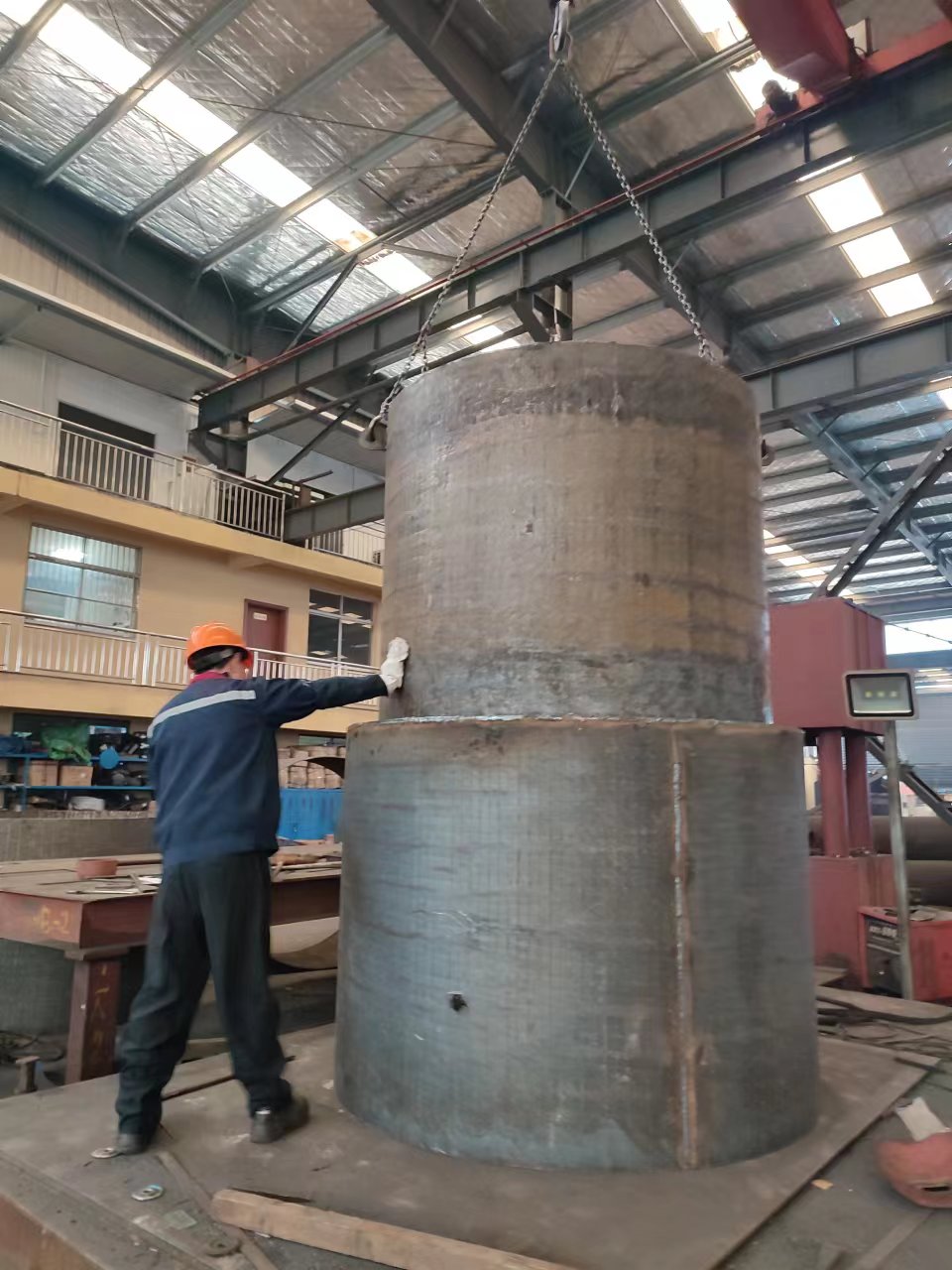 广西碳化铬耐磨料仓 碎玻璃料仓 堆焊耐磨钢板