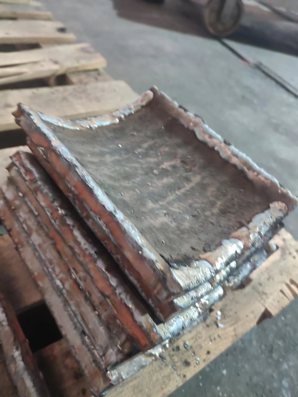 广西耐磨板压弧折弯打孔